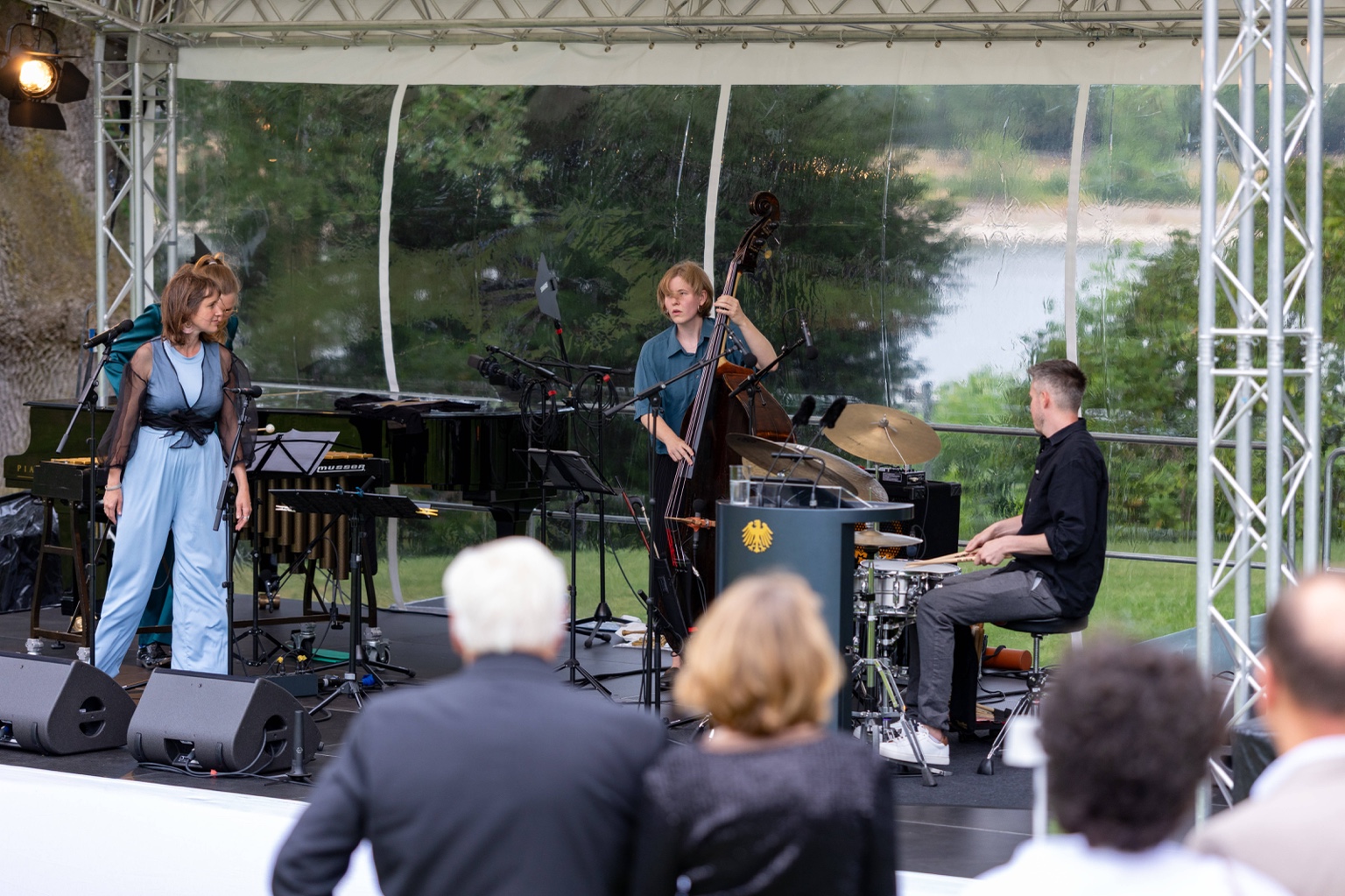 Sara Decker and her ensemble performing at Villa Hammerschmidt